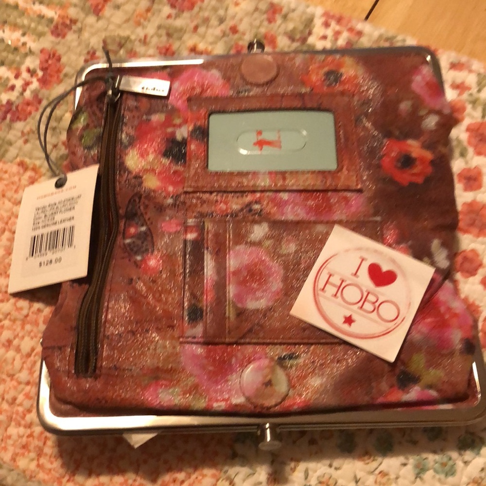 HOBO KISS LOVE CLUTCH/WALLET BRAND NEW WITHVTAGS - Picture 5 of 6
